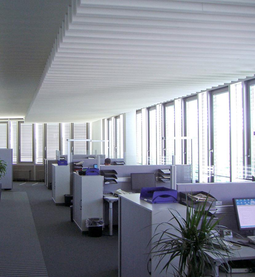 Linearabsorber in einem Großraumbüro