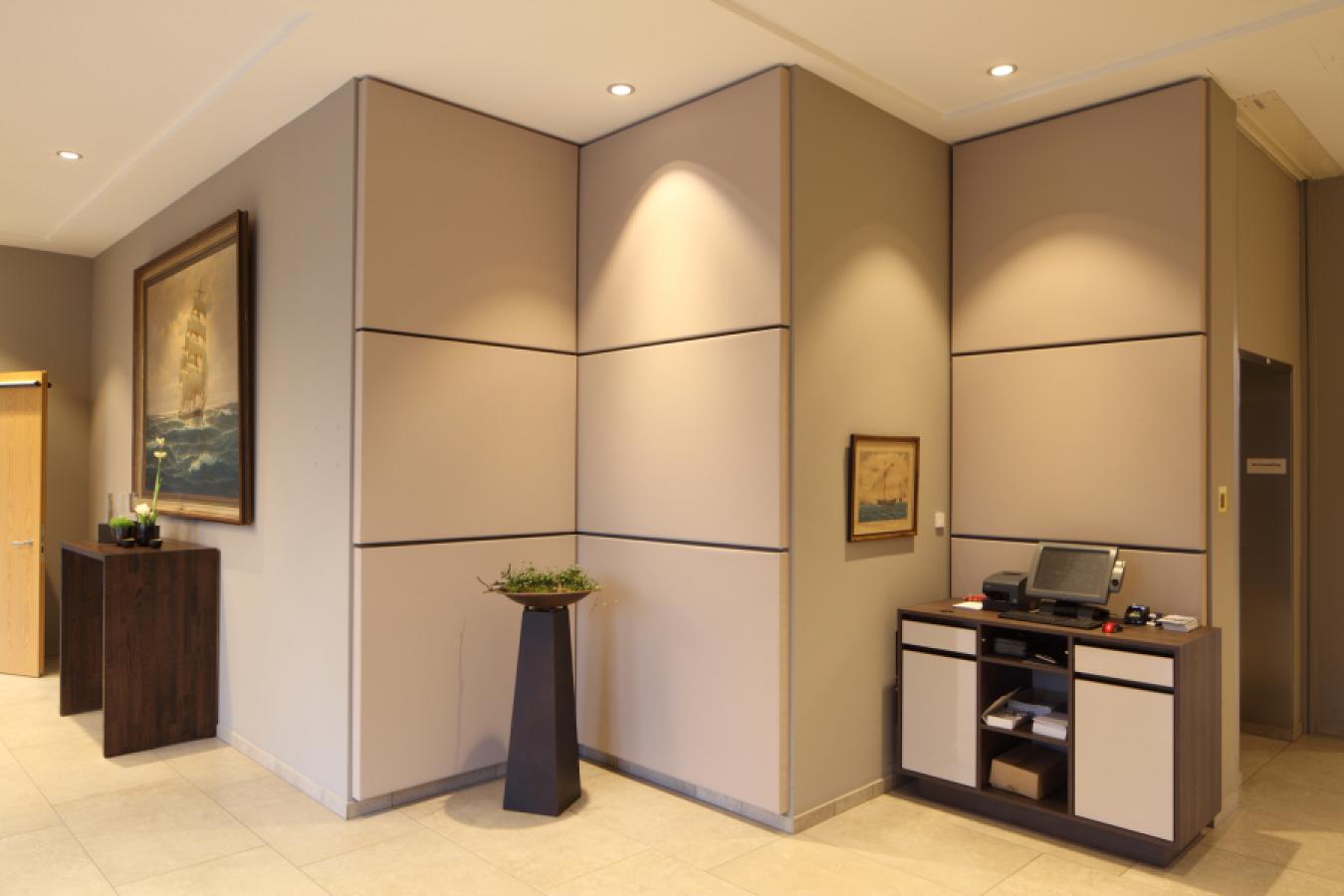 plain-coloured wall absorbers in the hotel Kieler Kaufmann