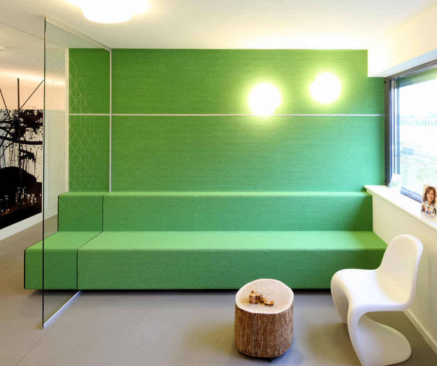 TST-15, photo: Christoph Edelhoff seating waitung area