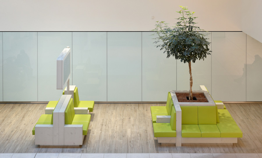 TST-25, photo: Christoph Edelhoff seating waiting area
