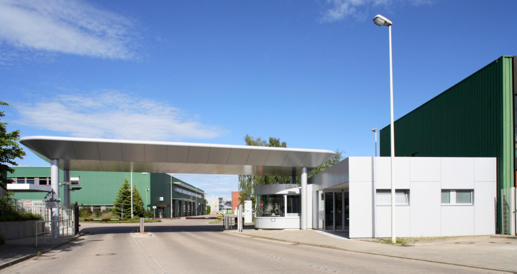 Aluminium cladding for canopies and buildings