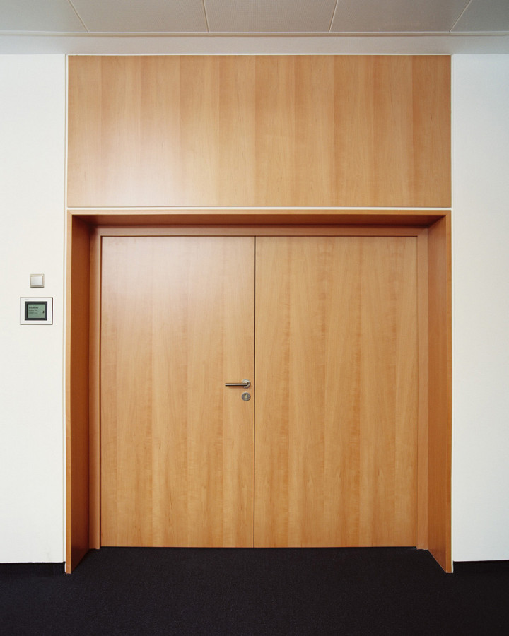 TTV-11, photo: Christoph Edelhoff wood door and cladding